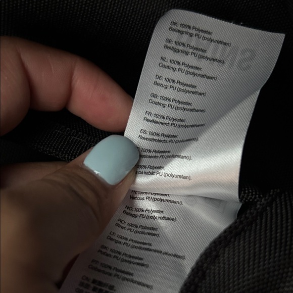 💼 Sleek & modern RAINS backpack in matte black! - Picture 11 of 11